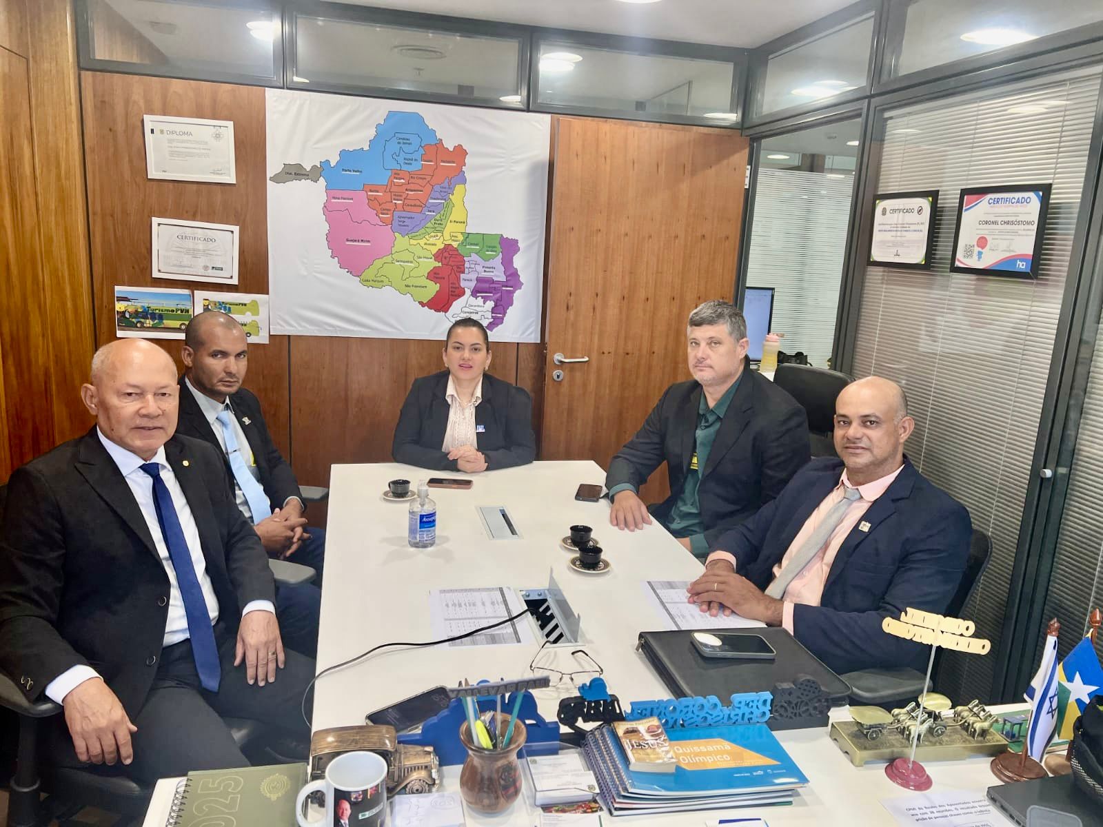 Coronel Crisóstomo recebe prefeitos de cinco municípios de Rondônia para tratar de investimentos e desenvolvimento