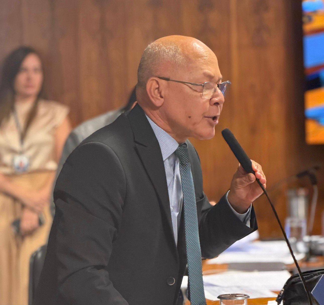 Coronel Chrisóstomo critica silêncio e contradições de ex-secretária ligada ao “Careca do INSS” durante oitiva na CPMI do Roubo dos Aposentados